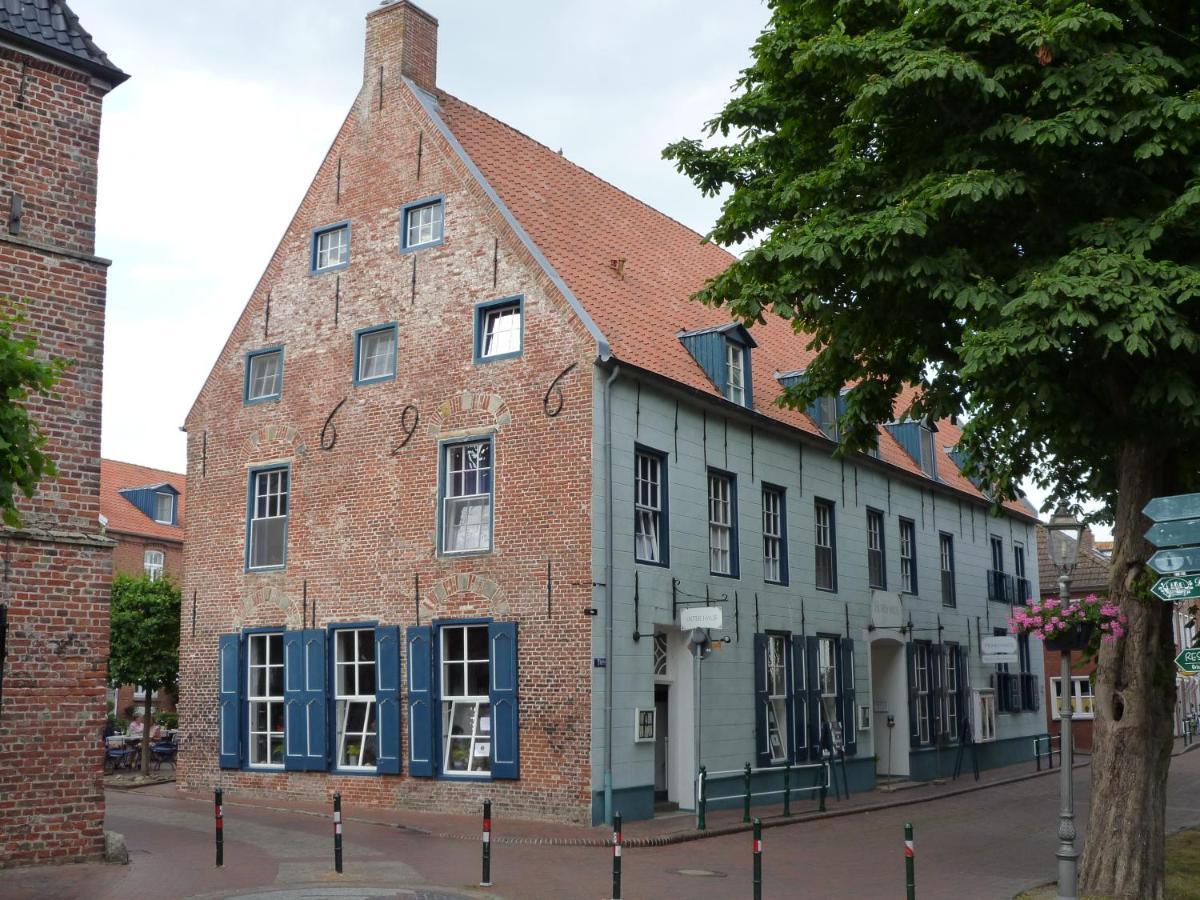 Hohes Haus Hotel Greetsiel Exterior photo