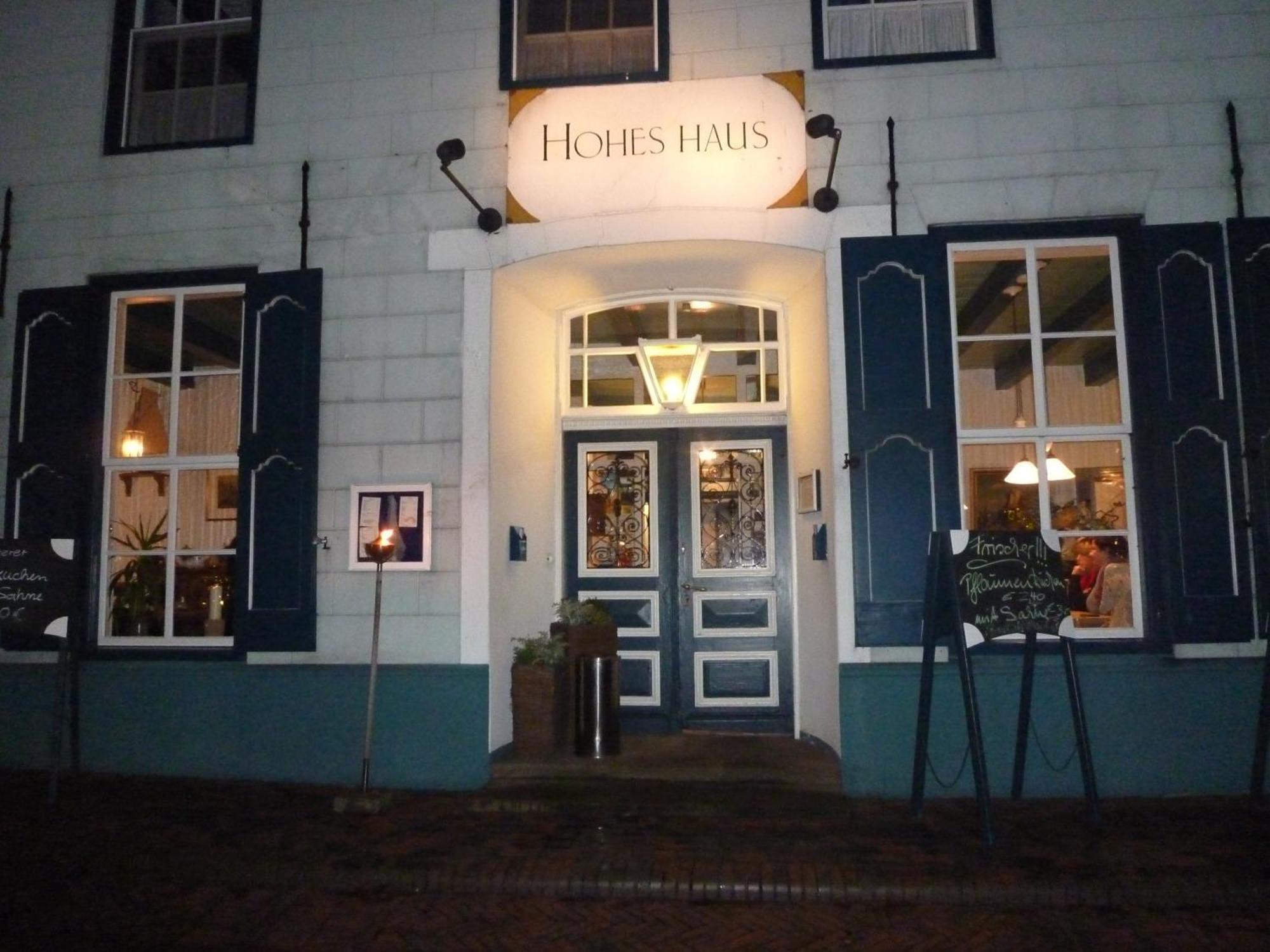 Hohes Haus Hotel Greetsiel Exterior photo